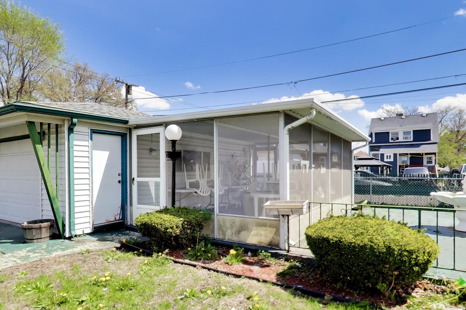 411 S 16th Avenue, Maywood, IL 60153