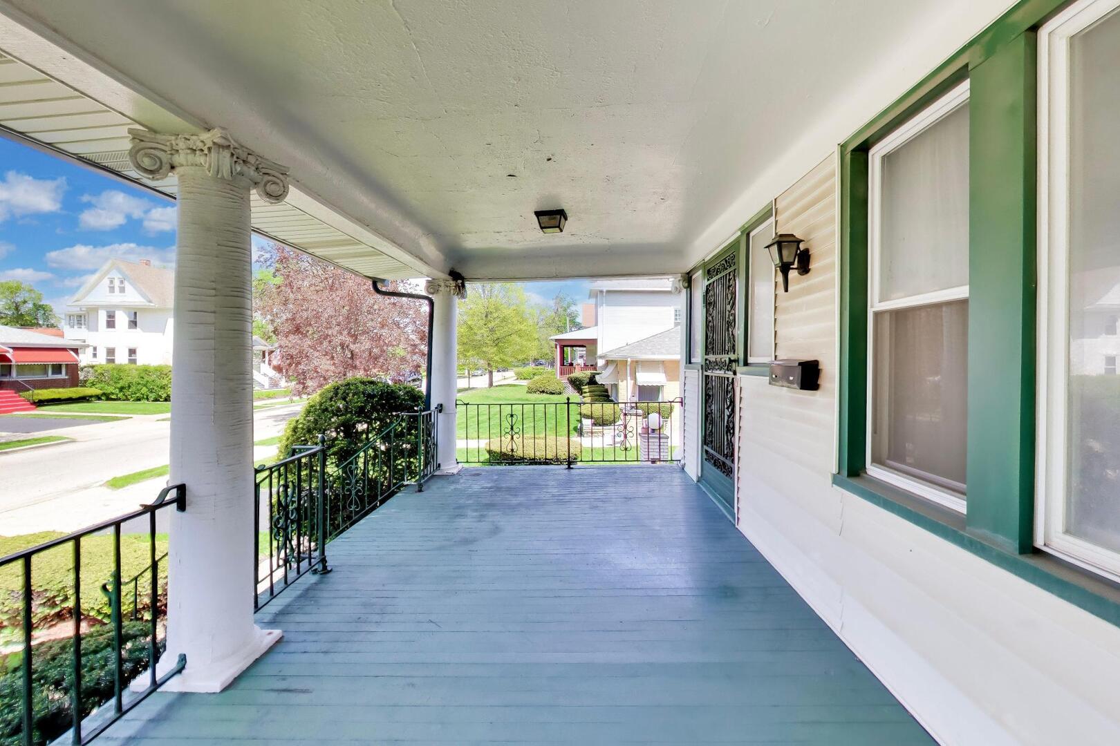 411 S 16th Avenue, Maywood, IL 60153