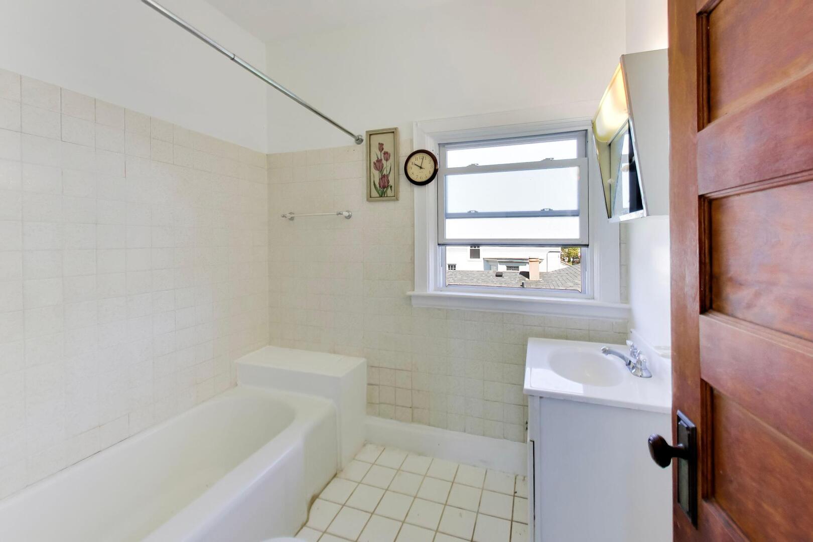 411 S 16th Avenue, Maywood, IL 60153