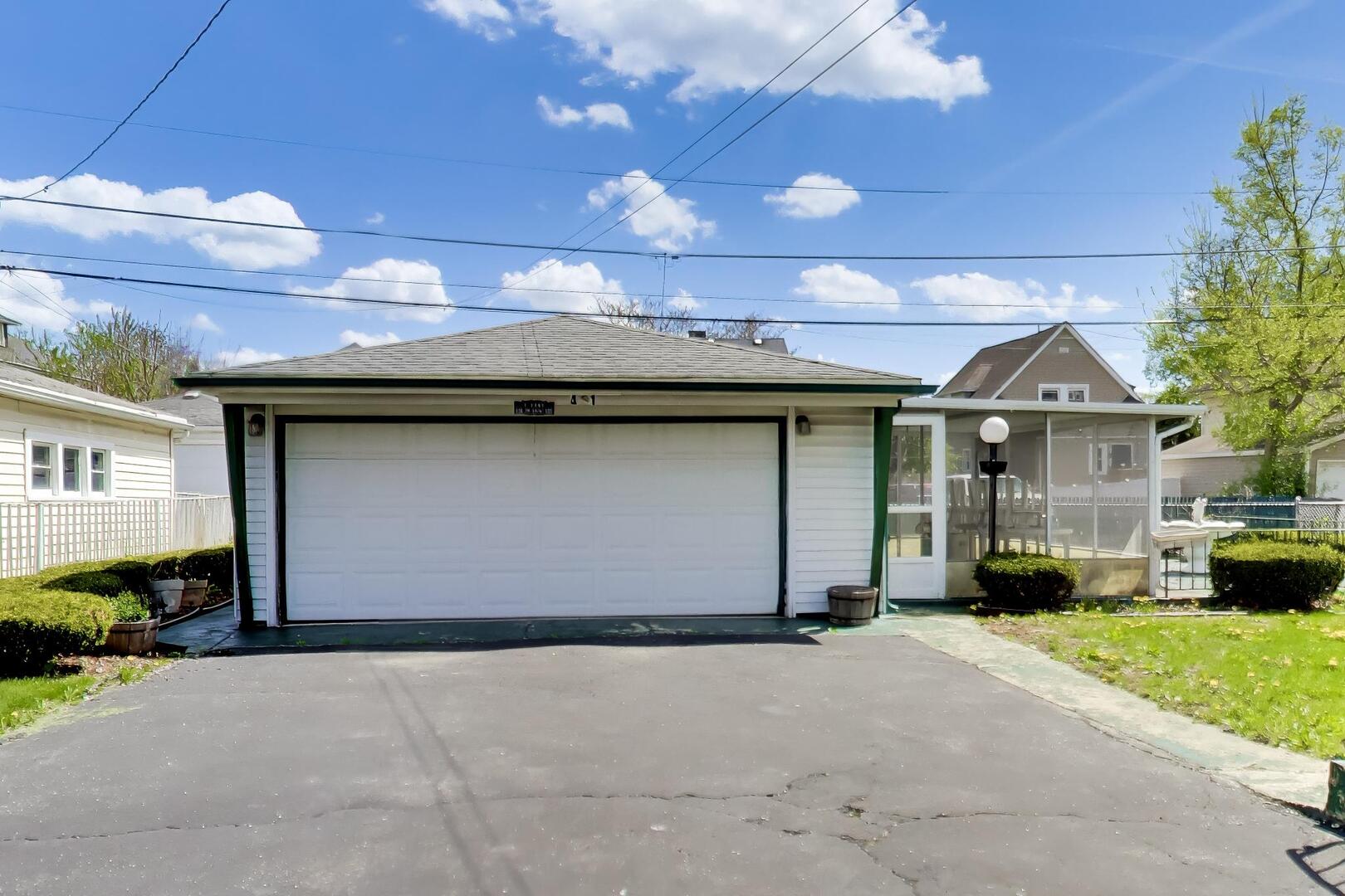 411 S 16th Avenue, Maywood, IL 60153