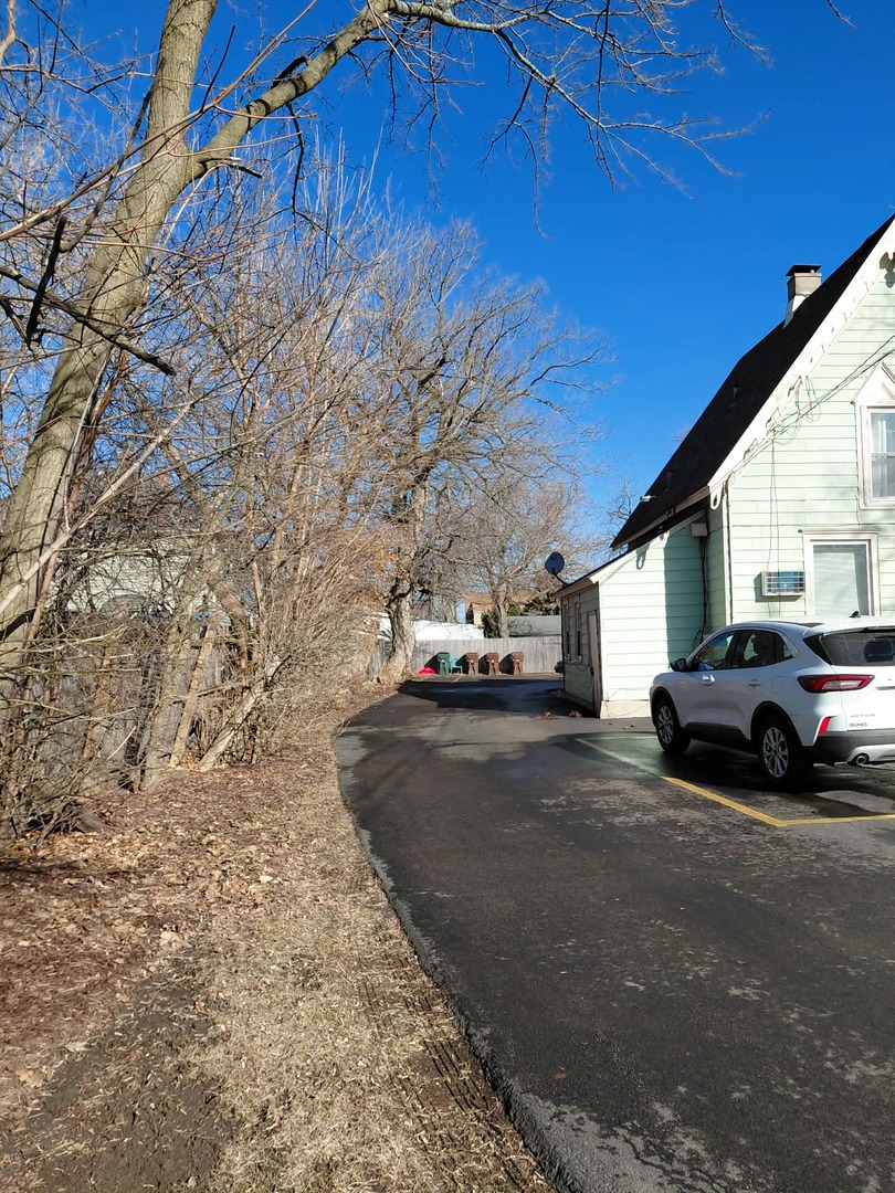 714 Glen Rock Avenue, Waukegan, IL 60085