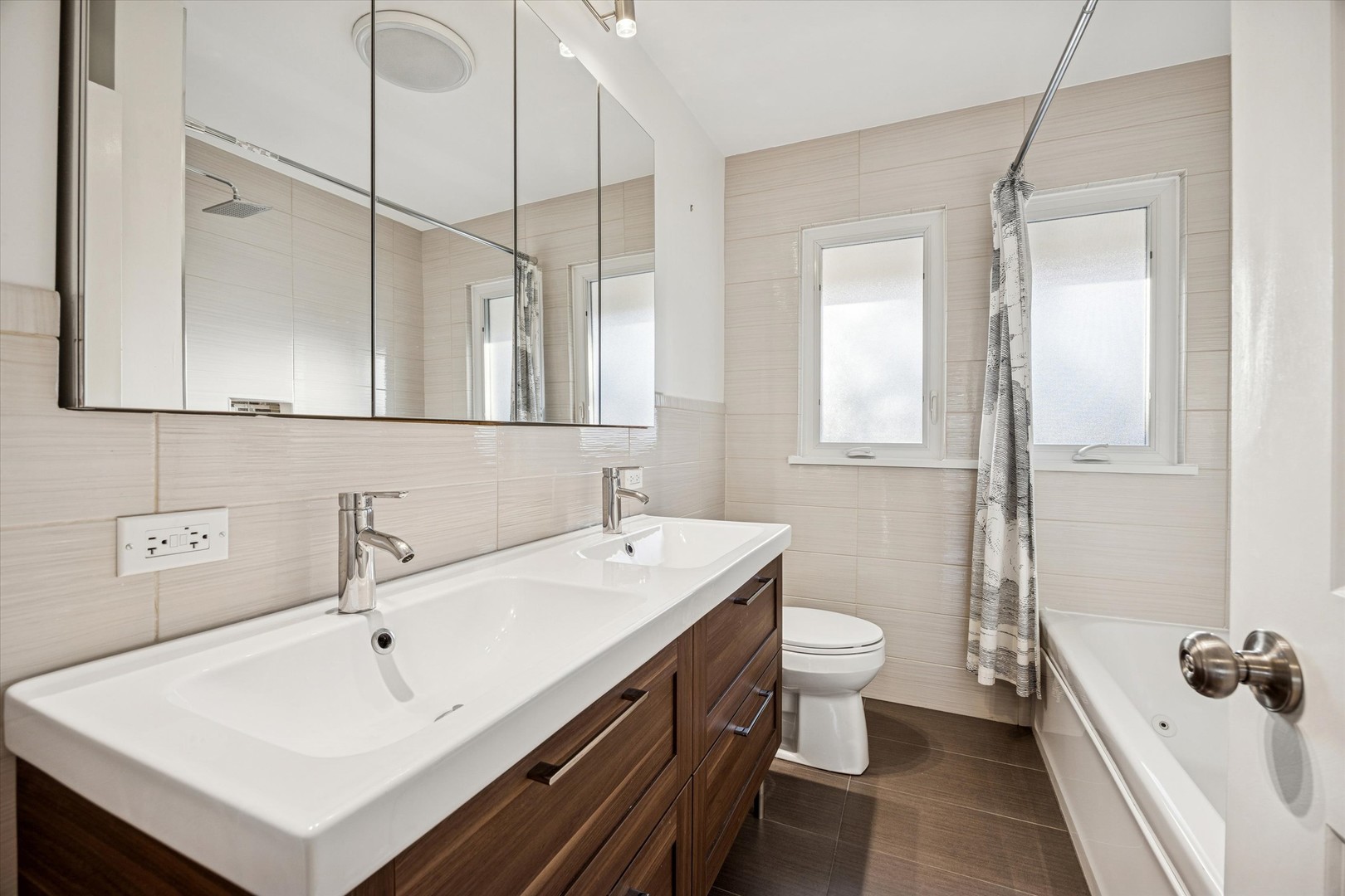 3111 Wenonah Avenue, Berwyn, IL 60402