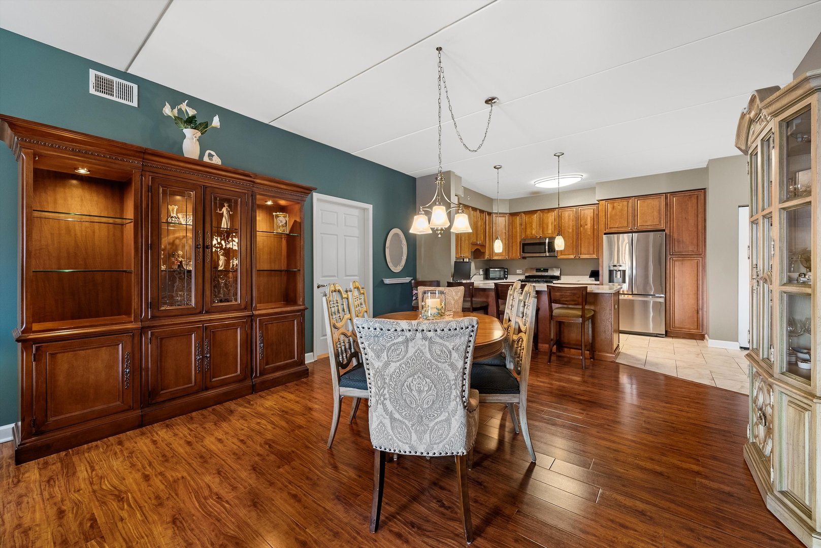 10 N GILBERT Street #314, South Elgin, IL 60177