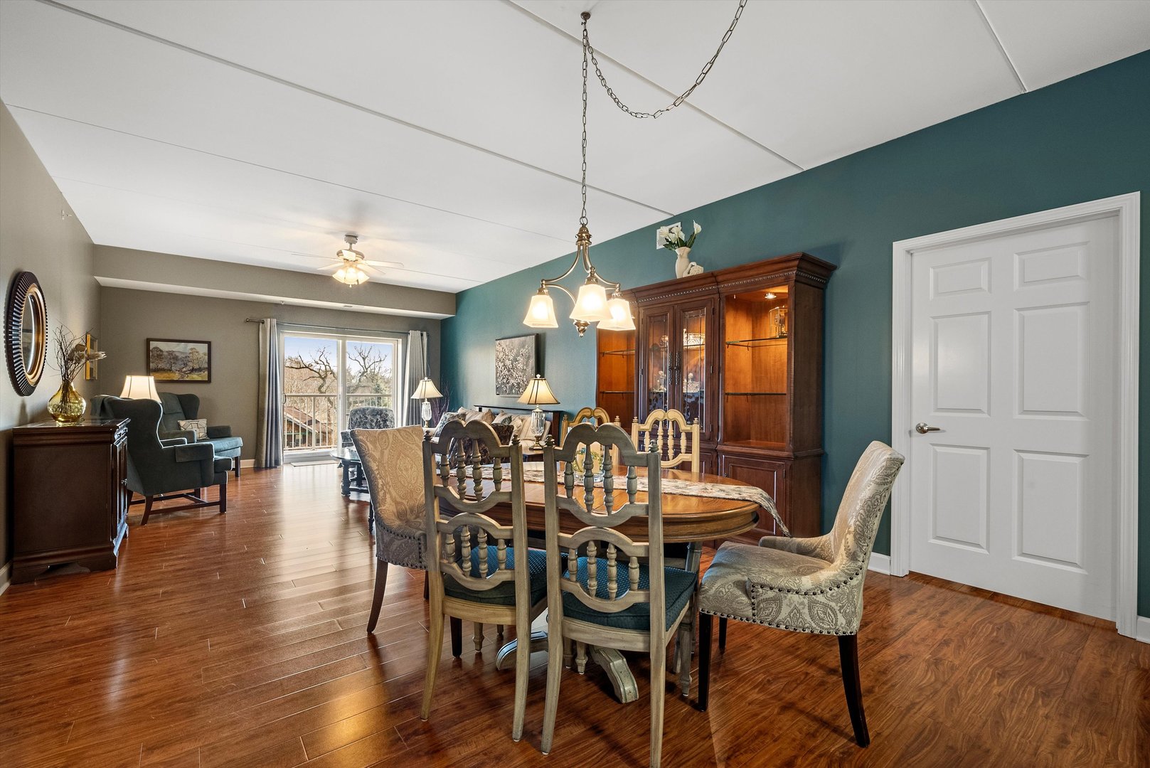 10 N GILBERT Street #314, South Elgin, IL 60177