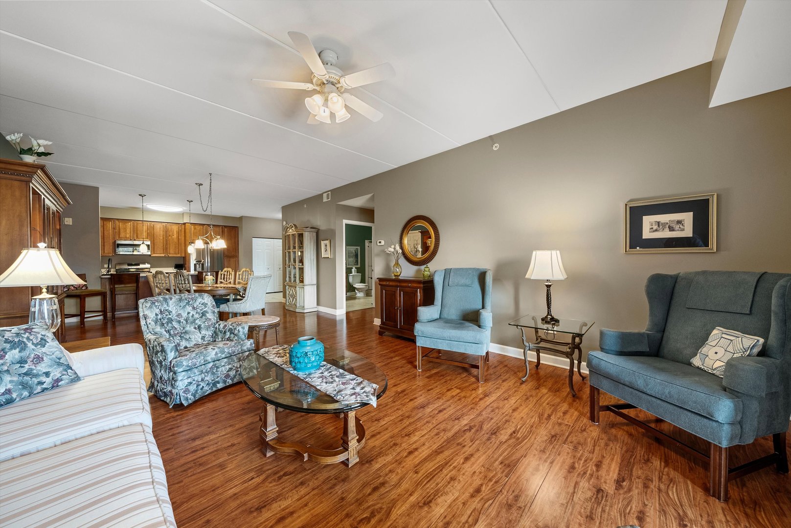 10 N GILBERT Street #314, South Elgin, IL 60177