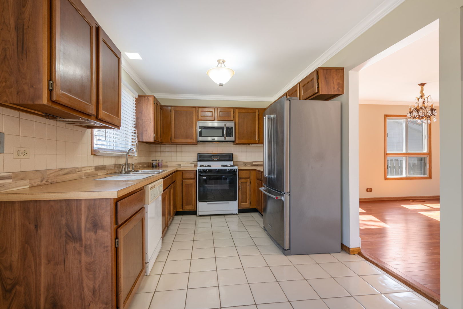 1008 Churchill Drive, Naperville, IL 60563