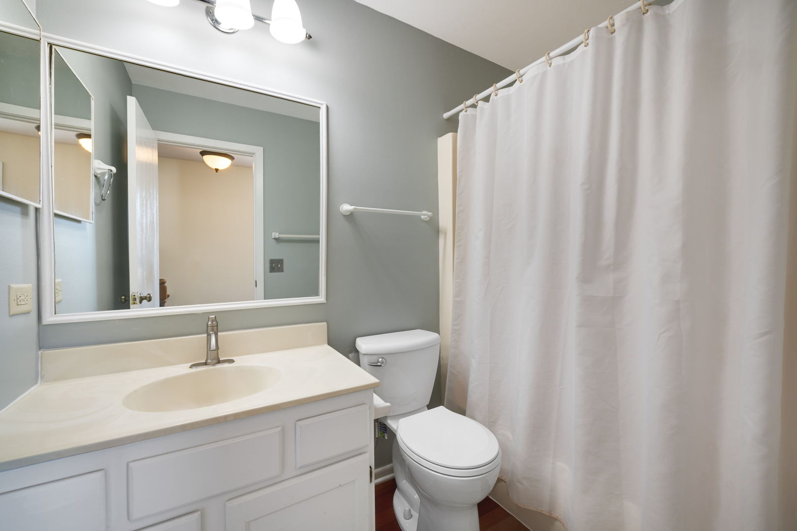 1008 Churchill Drive, Naperville, IL 60563