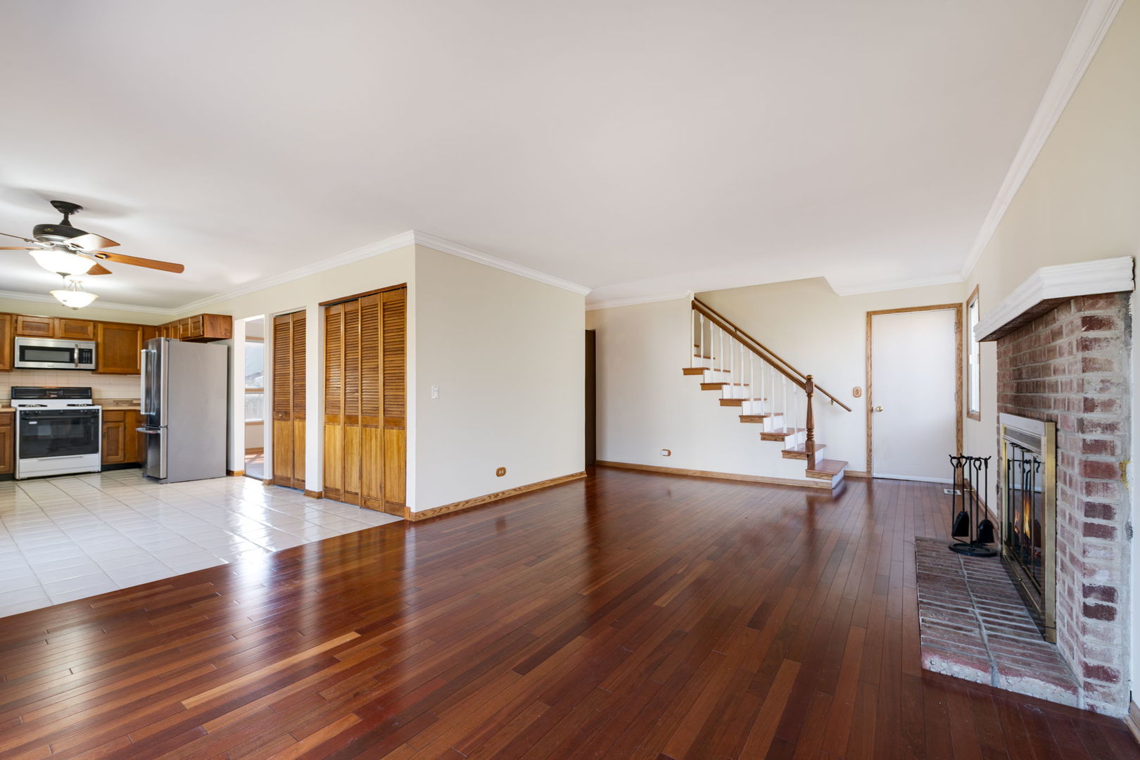 1008 Churchill Drive, Naperville, IL 60563