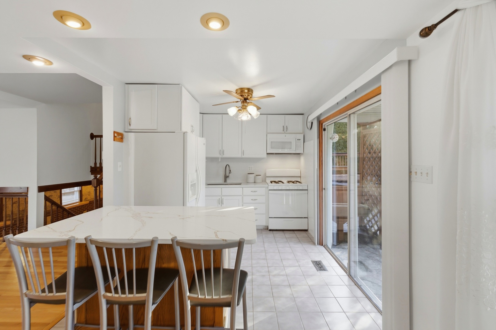 704 Springfield Drive, Roselle, IL 60172