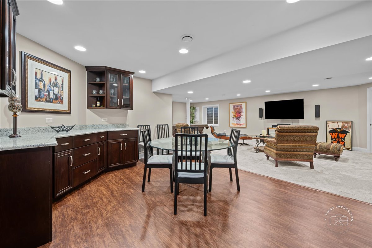 1018 Ravendale Court, Naperville, IL 60540