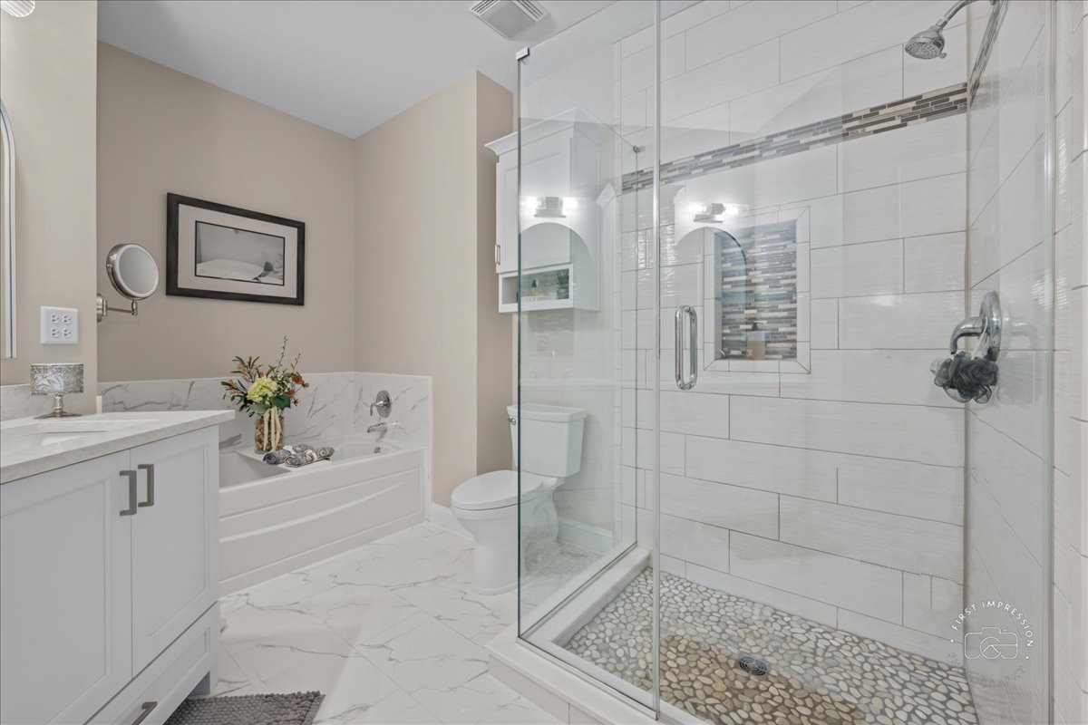 1018 Ravendale Court, Naperville, IL 60540