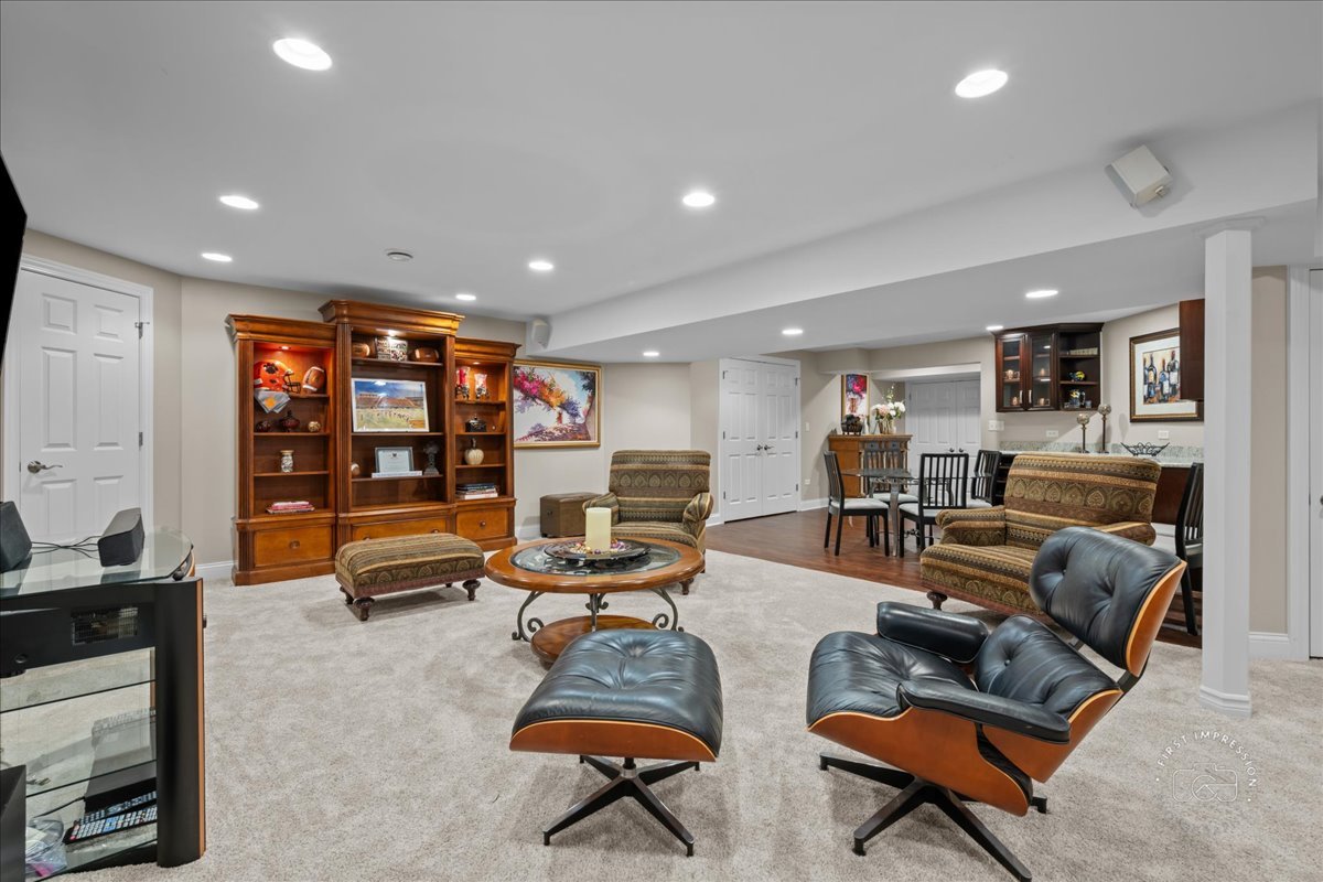 1018 Ravendale Court, Naperville, IL 60540