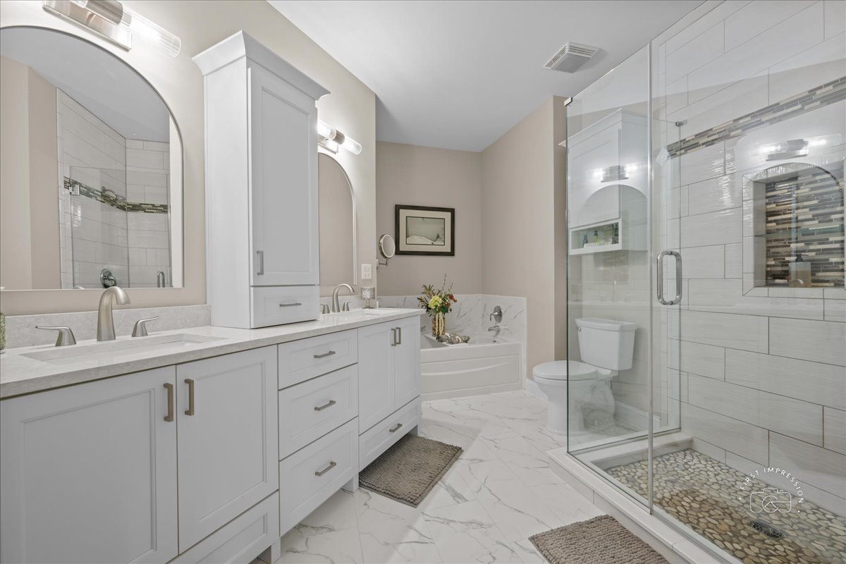 1018 Ravendale Court, Naperville, IL 60540