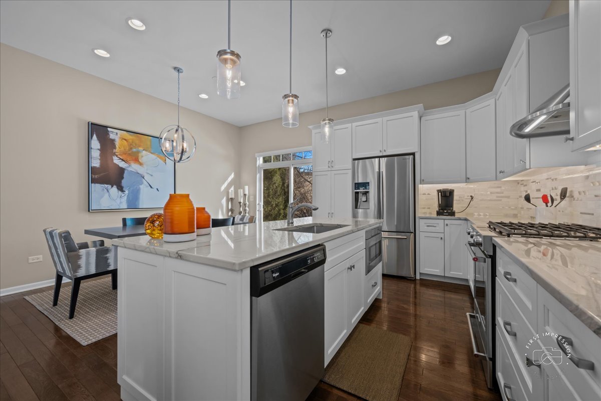 1018 Ravendale Court, Naperville, IL 60540