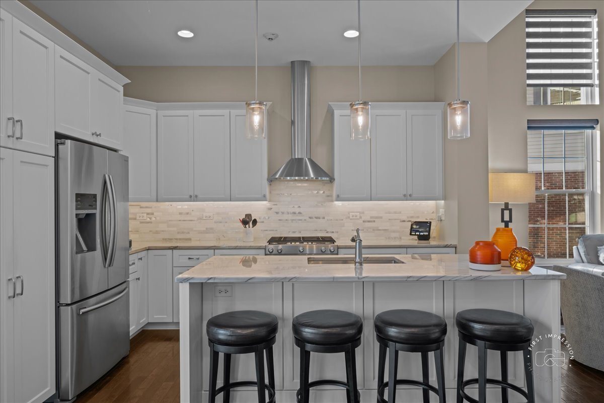 1018 Ravendale Court, Naperville, IL 60540