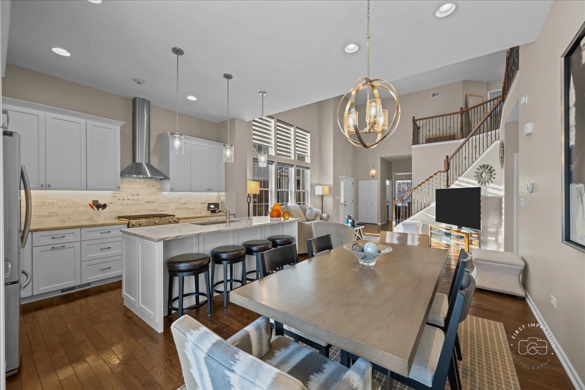 1018 Ravendale Court, Naperville, IL 60540