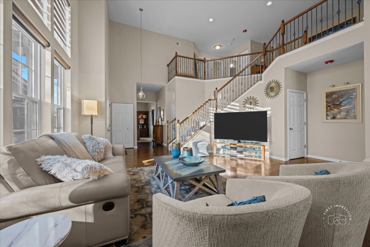 1018 Ravendale Court, Naperville, IL 60540