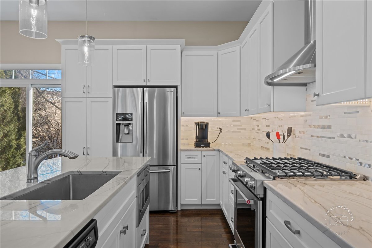 1018 Ravendale Court, Naperville, IL 60540