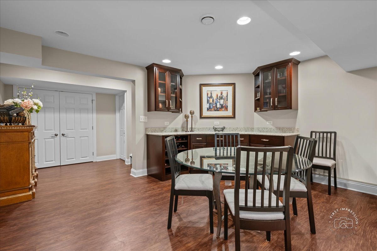 1018 Ravendale Court, Naperville, IL 60540