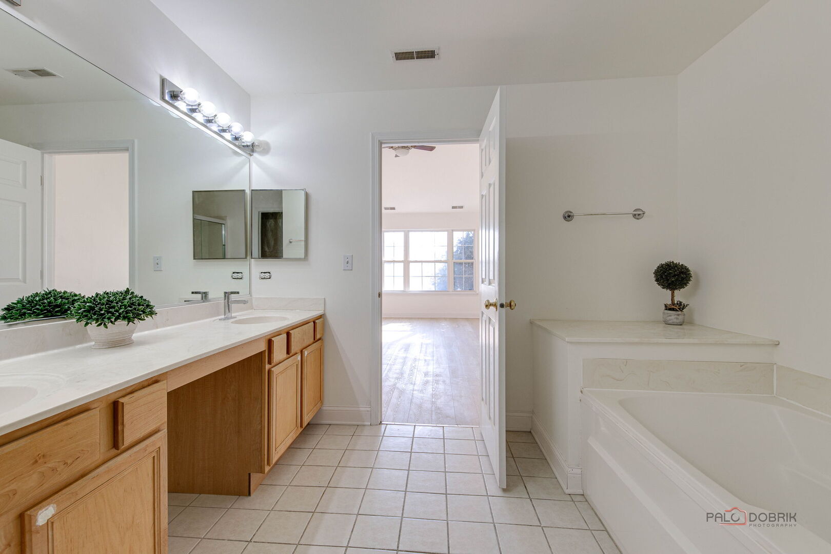 517 E SADDLEBROOK Lane, Vernon Hills, IL 60061