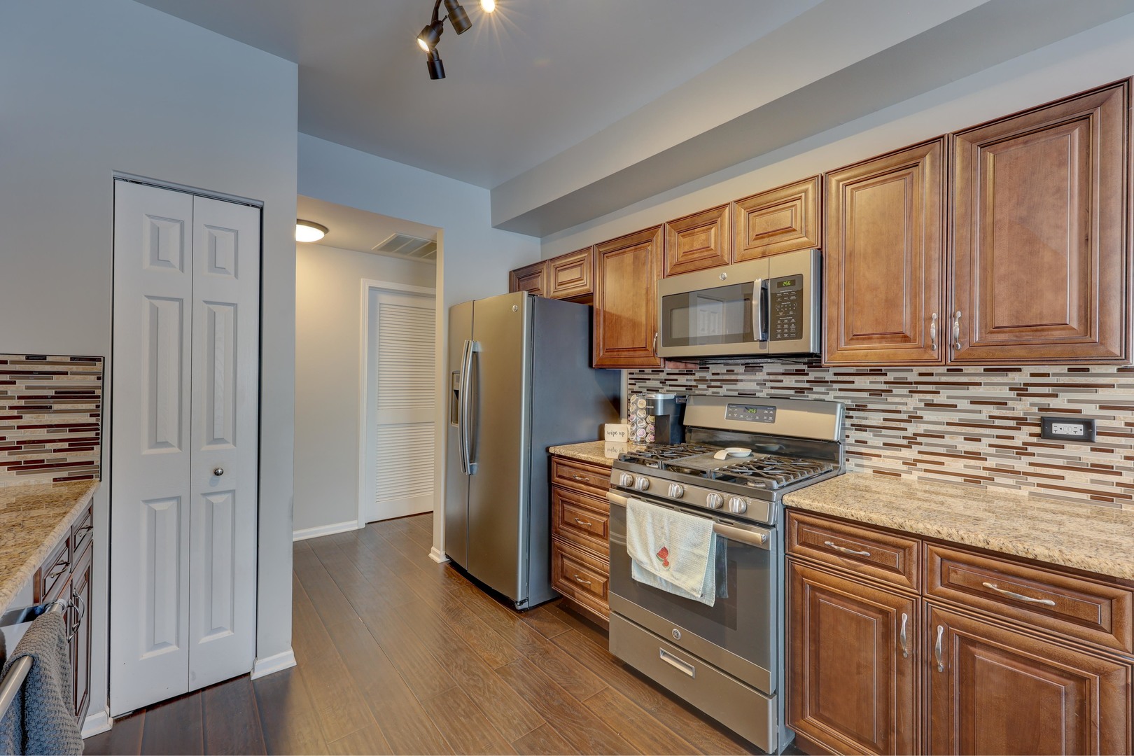 1094 Delta Drive #1094, Elgin, IL 60123