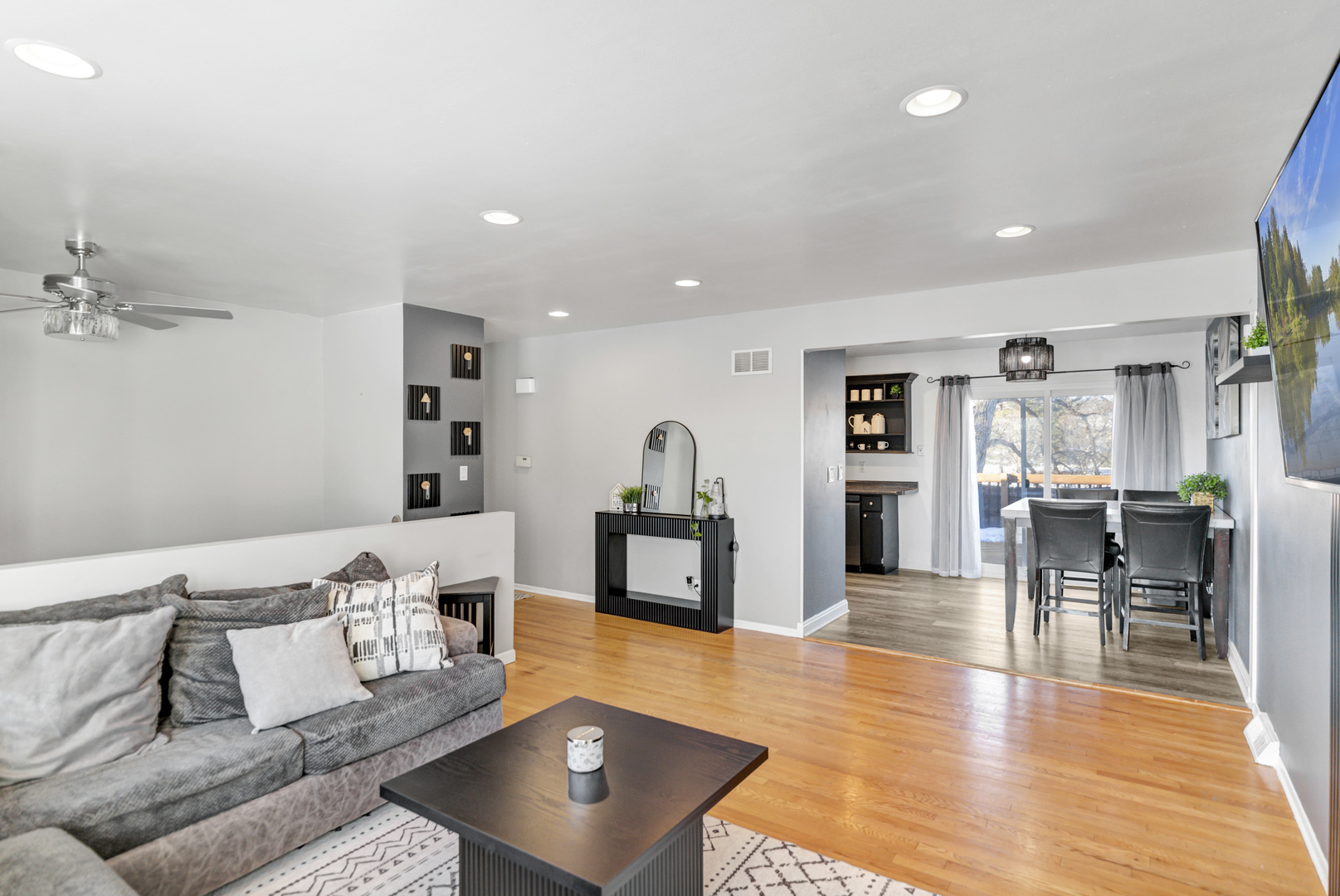 1809 Maplewood Court, Lindenhurst, IL 60046