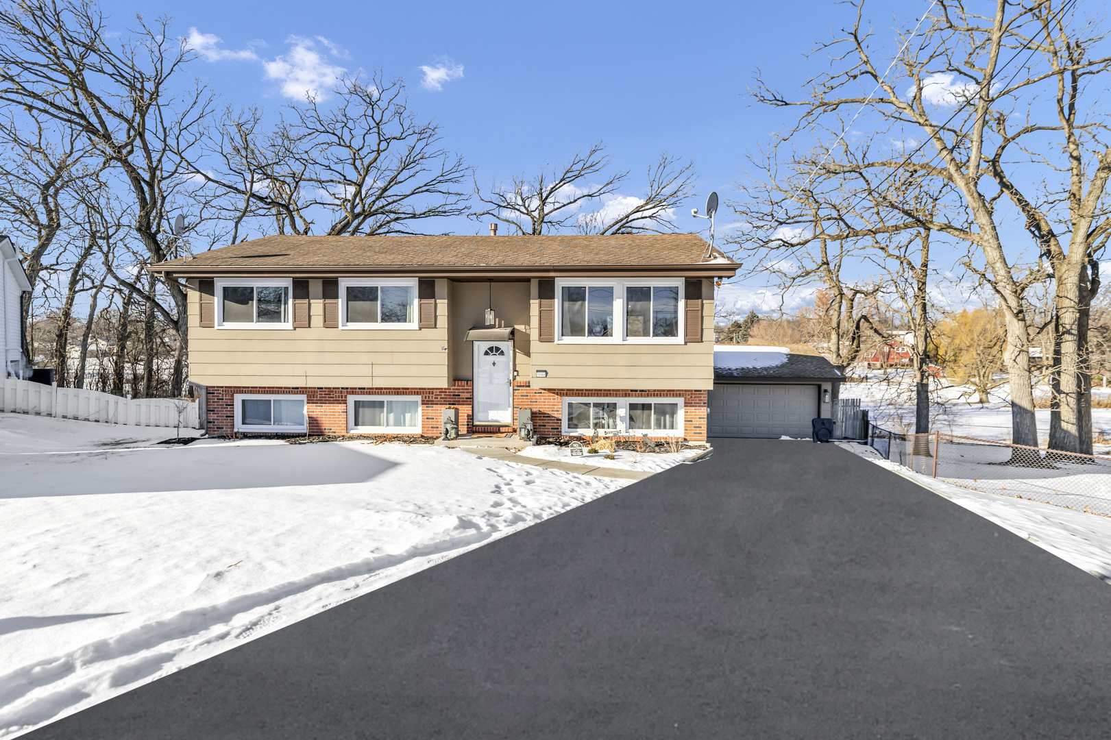 1809 Maplewood Court, Lindenhurst, IL 60046