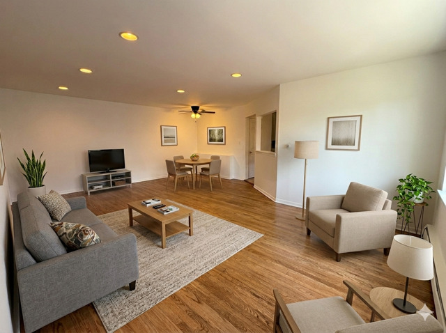 1105 Holiday Lane #20, Des Plaines, IL 60016