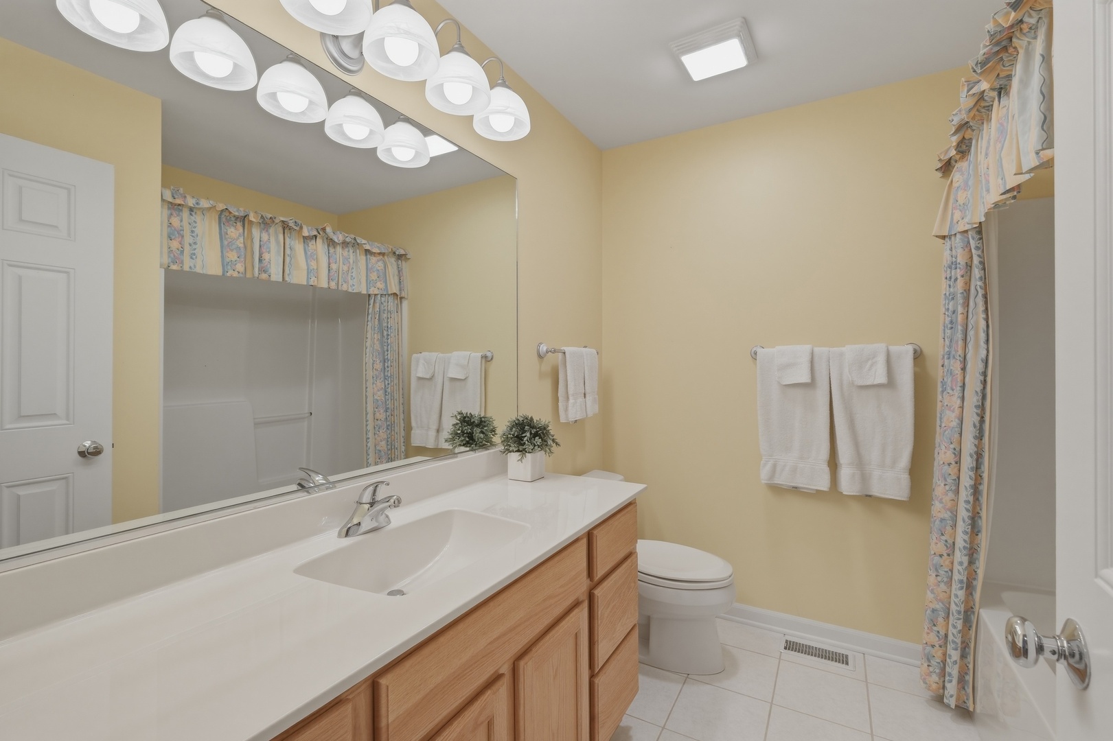 1063 Inverness Drive, Antioch, IL 60002