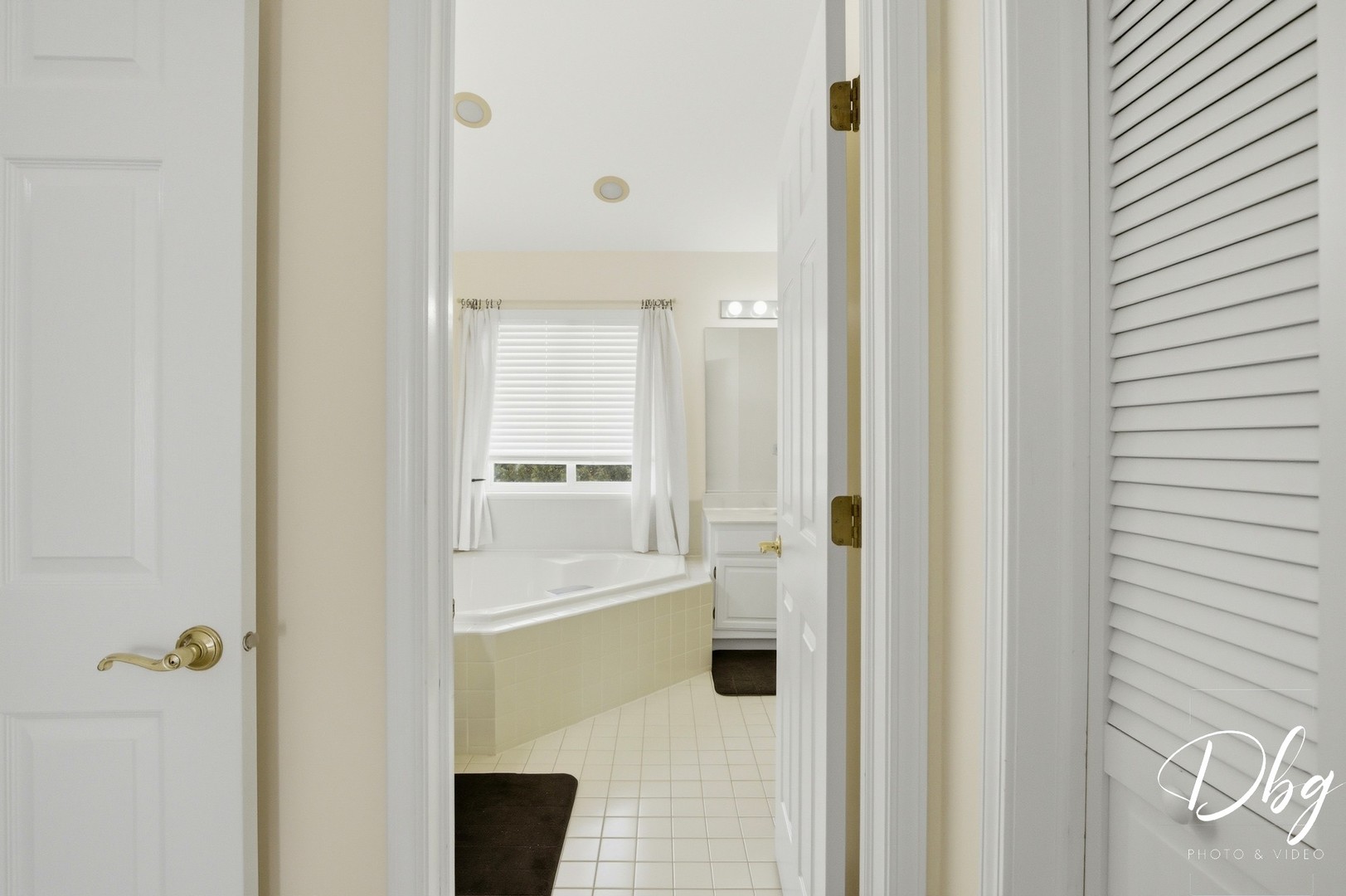 275 N Cambridge Court, Grayslake, IL 60030