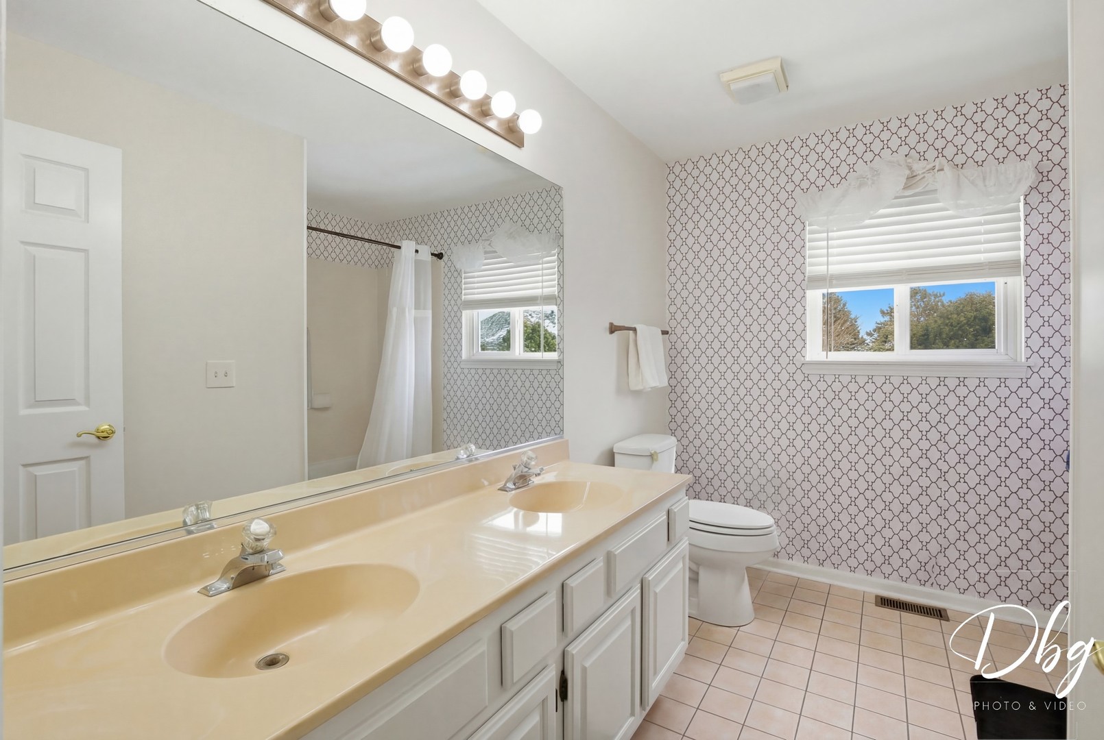 275 N Cambridge Court, Grayslake, IL 60030