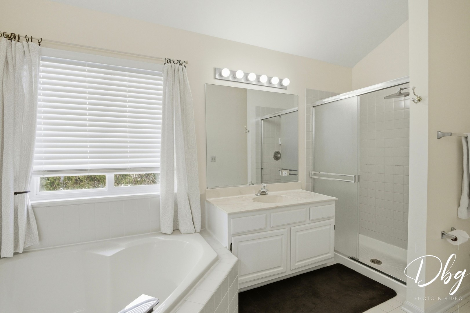 275 N Cambridge Court, Grayslake, IL 60030