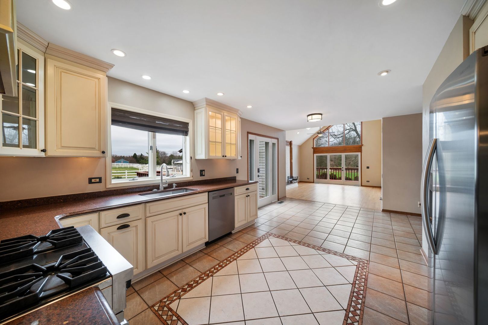 St. Charles, IL 60175