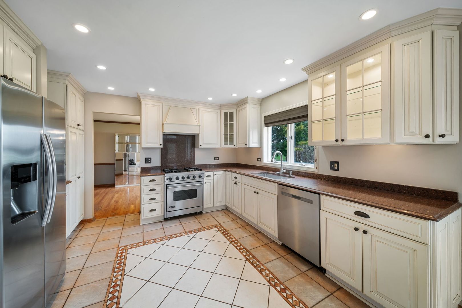 St. Charles, IL 60175