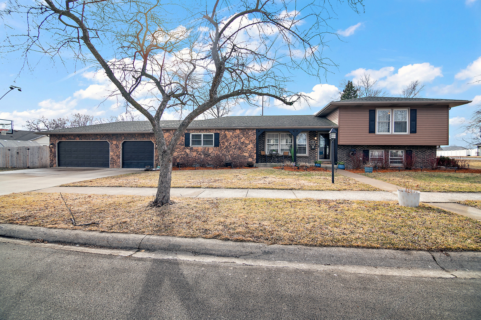 206 Meadows Road South, Bourbonnais, IL 60914