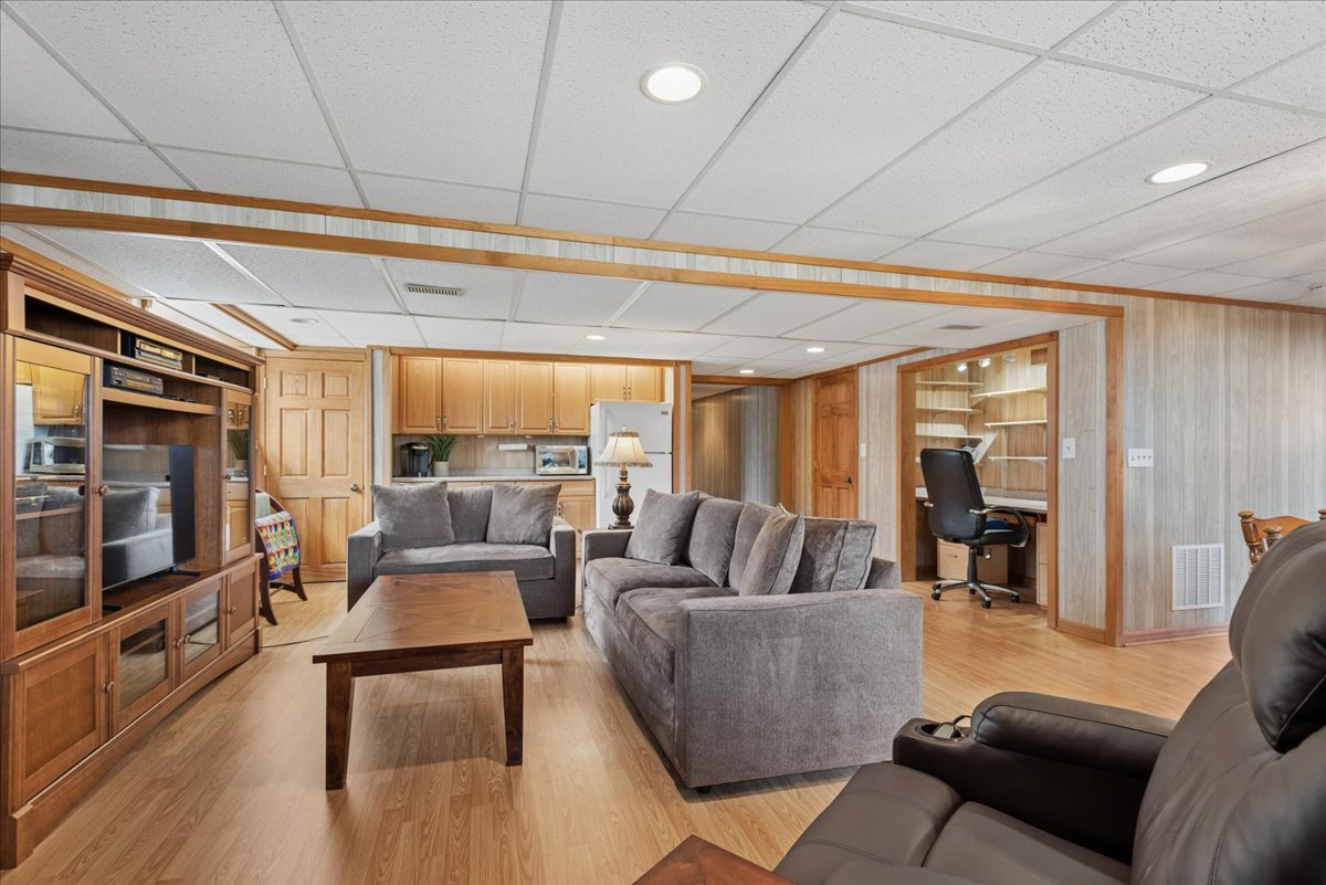 906 E Streamwood Boulevard, Streamwood, IL 60107