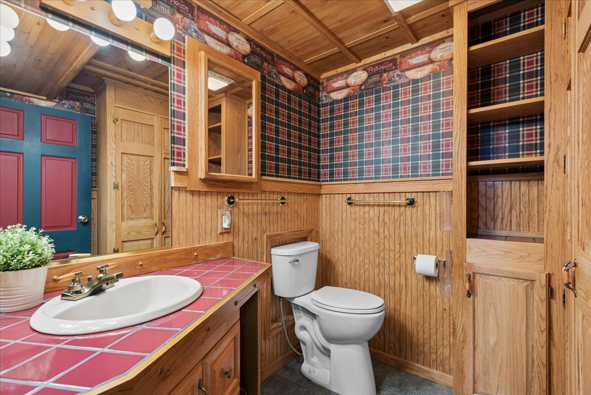 906 E Streamwood Boulevard, Streamwood, IL 60107