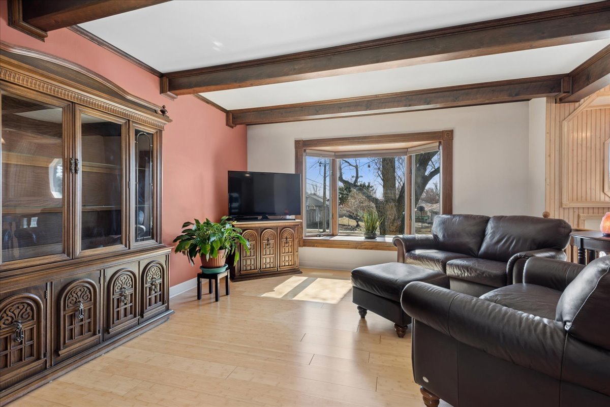 906 E Streamwood Boulevard, Streamwood, IL 60107