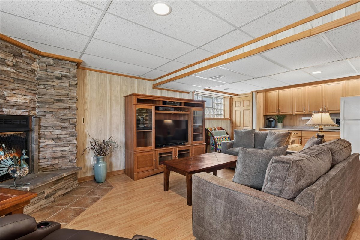 906 E Streamwood Boulevard, Streamwood, IL 60107