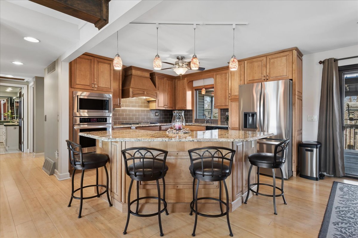 906 E Streamwood Boulevard, Streamwood, IL 60107