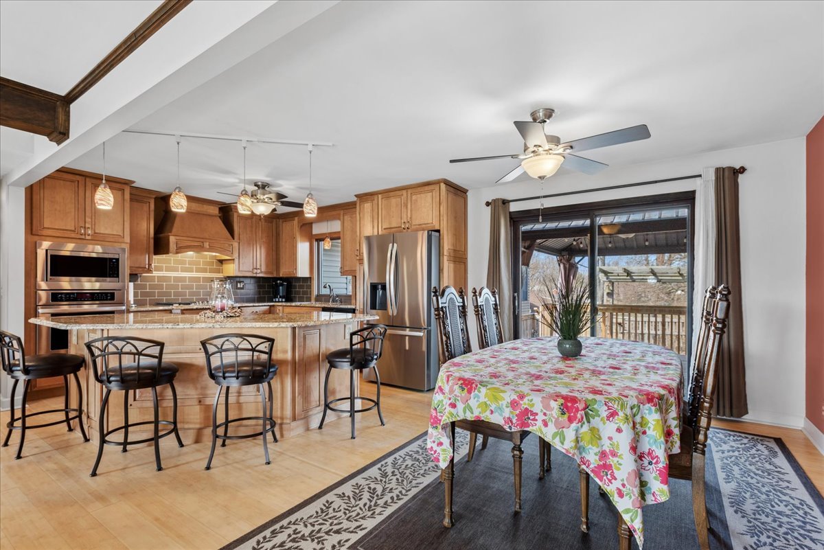 906 E Streamwood Boulevard, Streamwood, IL 60107