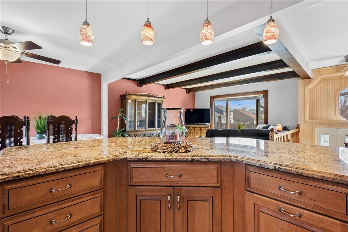 906 E Streamwood Boulevard, Streamwood, IL 60107