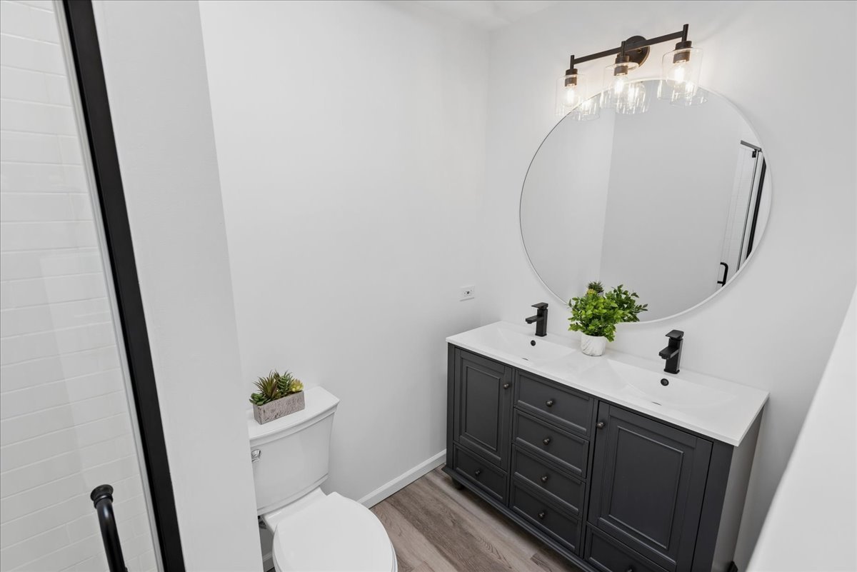 906 E Streamwood Boulevard, Streamwood, IL 60107