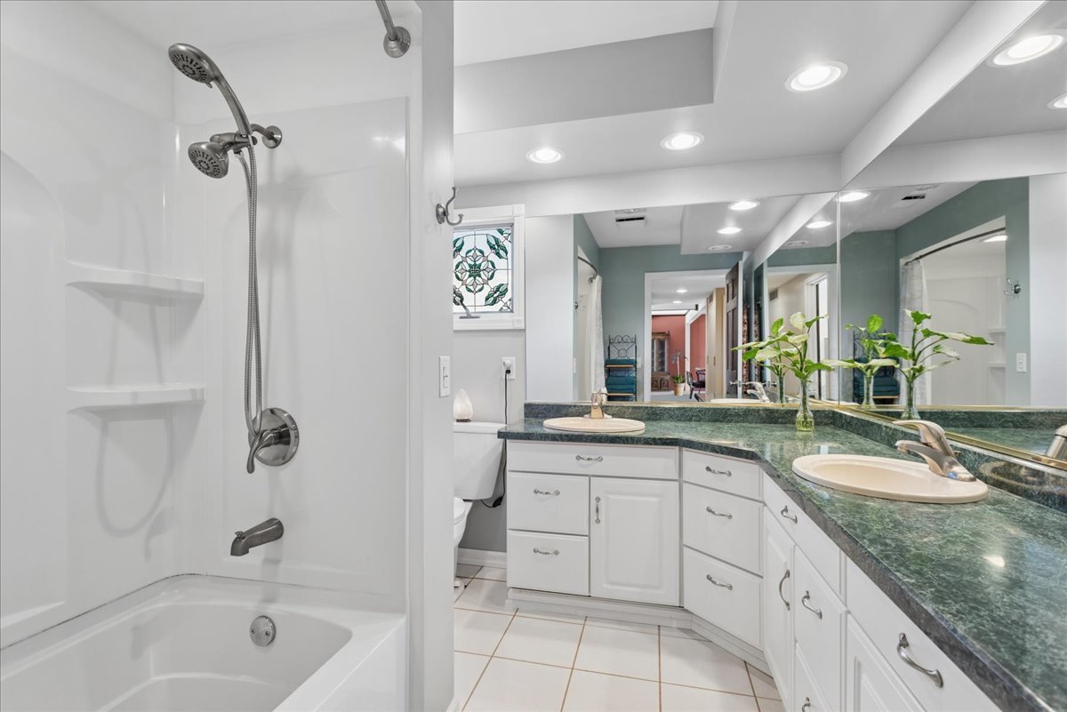 906 E Streamwood Boulevard, Streamwood, IL 60107