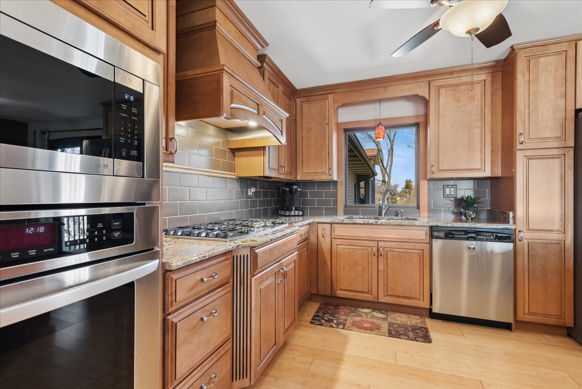 906 E Streamwood Boulevard, Streamwood, IL 60107