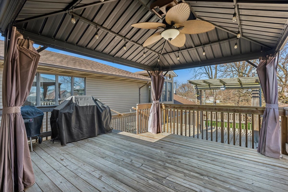 906 E Streamwood Boulevard, Streamwood, IL 60107