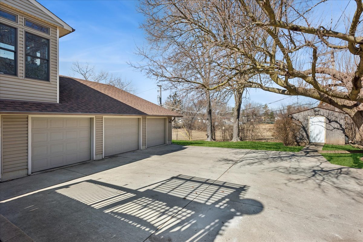 906 E Streamwood Boulevard, Streamwood, IL 60107