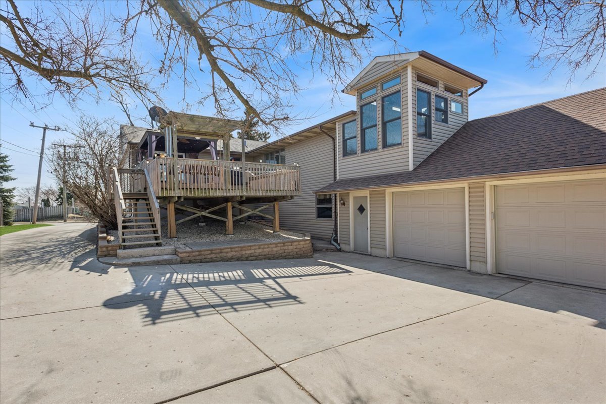 906 E Streamwood Boulevard, Streamwood, IL 60107