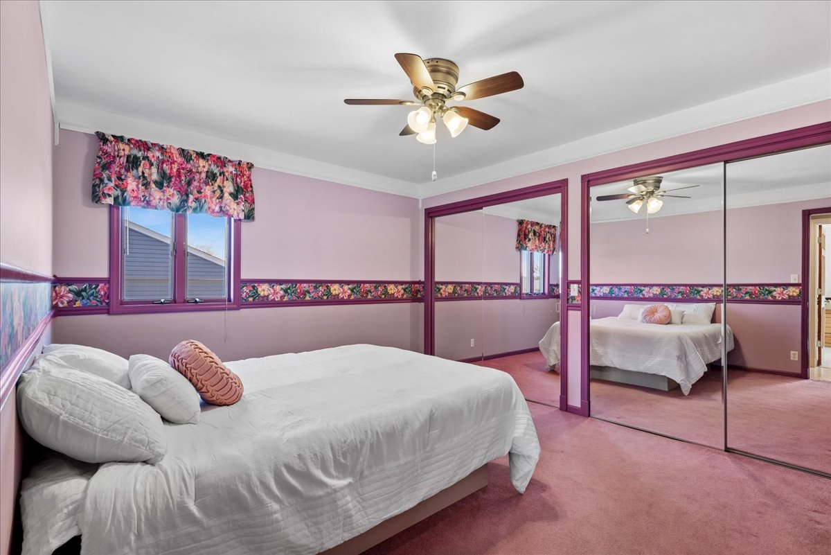 906 E Streamwood Boulevard, Streamwood, IL 60107