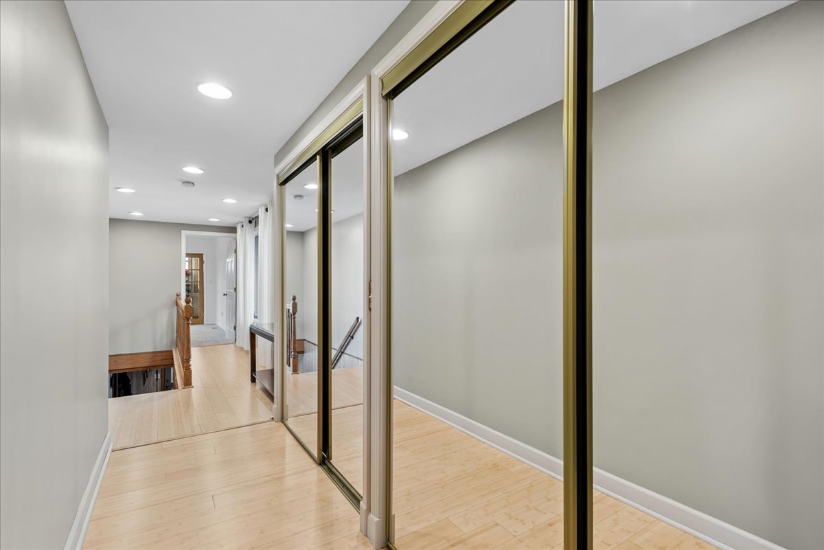 906 E Streamwood Boulevard, Streamwood, IL 60107